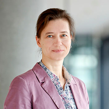 Prof. Dr. Angela Roth